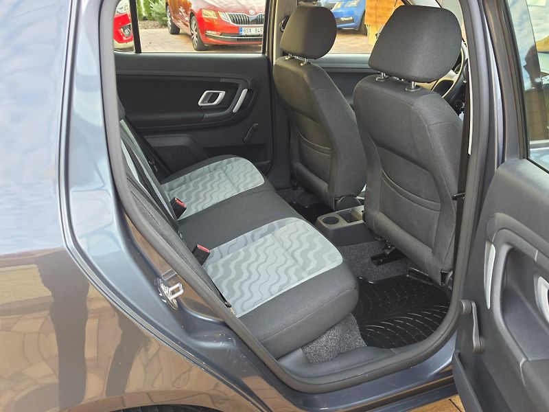 Škoda Fabia II 1.4i 16V AMBIENTE*2x SADA* - fotka 33 z 55