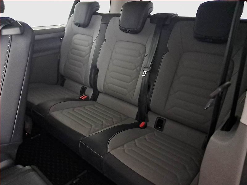 Volkswagen Caravelle (2025) 2.0 TDI 4Motion - fotka 24 z 27