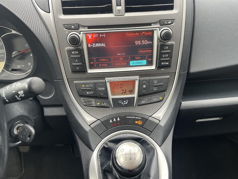 Toyota Verso (2012) 1,3 VVTi 73 Kw - fotka 14 z 18