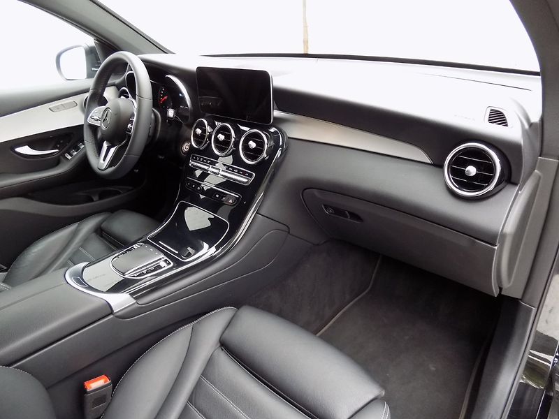 Mercedes-Benz GLC (2021) 400d/Coupé/4-Matic/Full-LED/ - fotka 16 z 43