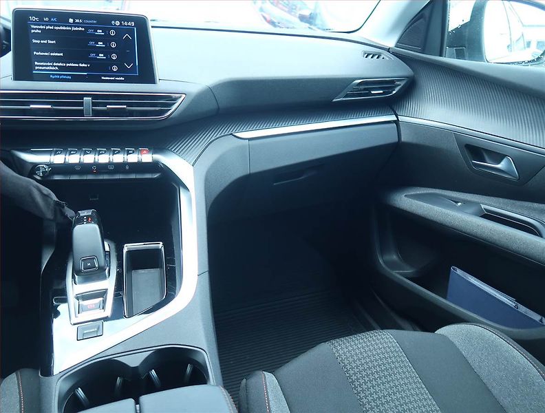 Peugeot 5008 (2020) Active PureTech 130 - fotka 8 z 19