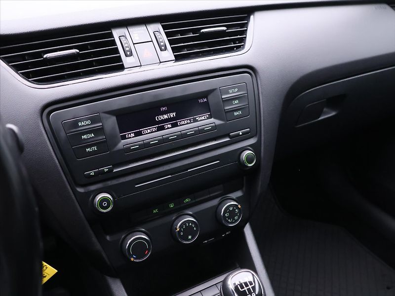 Škoda Octavia 1,6 TDI CZ Klimatizace DPH - fotka 15 z 25