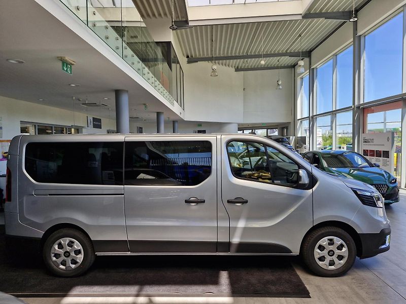 Renault Trafic (2026) L2 Equilibre 150k 8míst - fotka 4 z 19