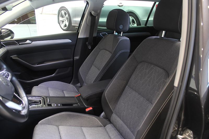 Volkswagen Passat (2022) 2.0TDI DSG Display Tažné  - fotka 19 z 39
