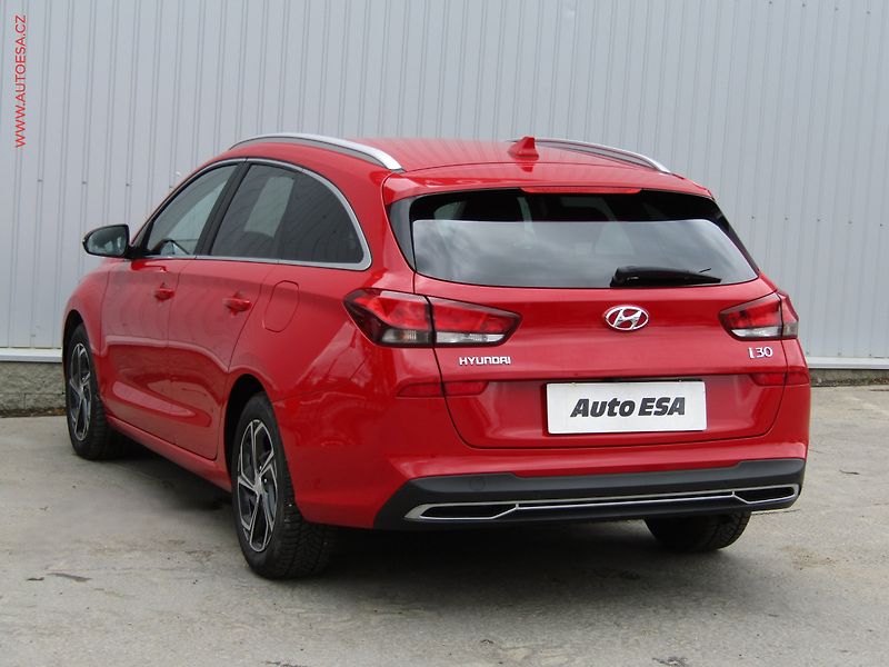 Hyundai i30 (2023) 1.0 T-GDi, ČR, Smart - fotka 6 z 18