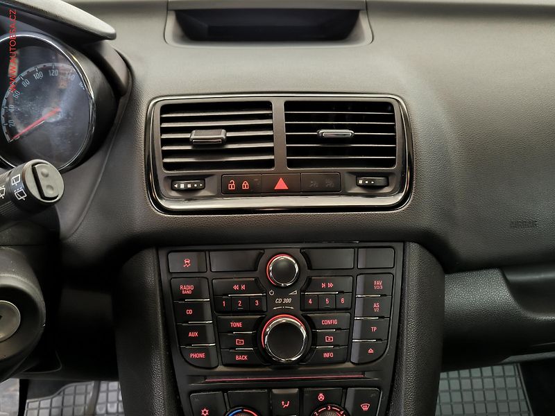 Opel Meriva (2010) 1.7 CDTi, AC, výhřev sed - fotka 14 z 17