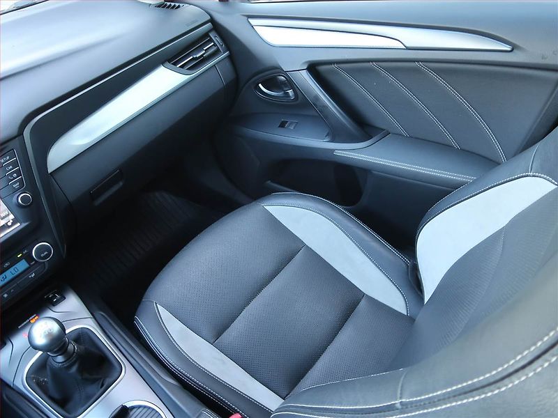Toyota Avensis (2015) 2.0 D-4D, Navi, Tempomat - fotka 8 z 17