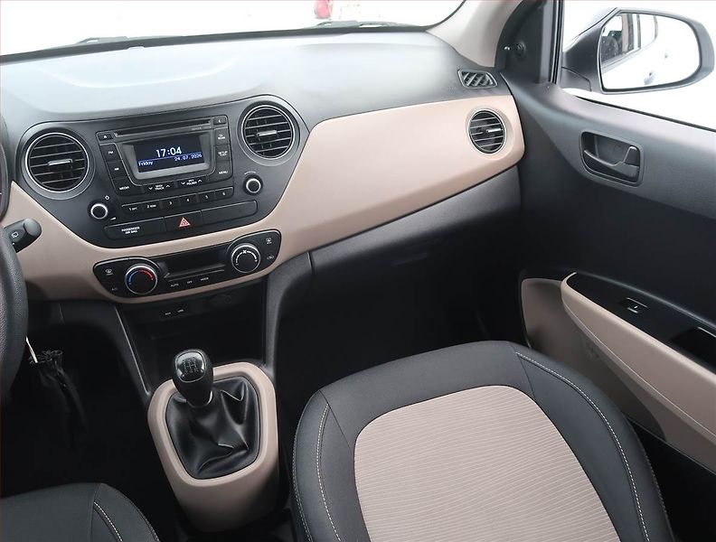 Hyundai i10 (2016) 1.0, Park. senzory - fotka 8 z 15