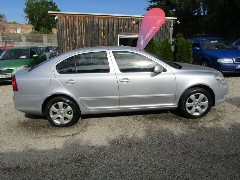 Škoda Octavia (2009) 1.9 TDI 77kW BXE BEZ DPF - fotka 9 z 36