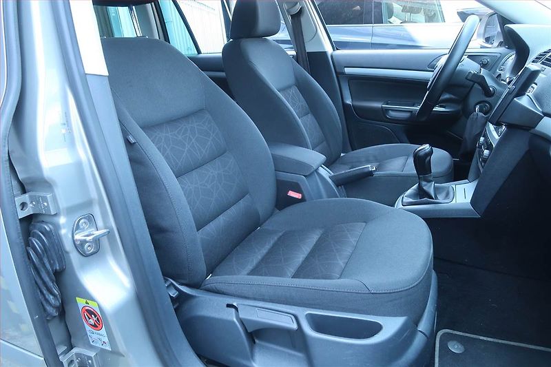 Škoda Octavia (2012) 2.0 TDI, Serv.kniha, Navi - fotka 9 z 19