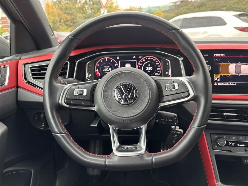 Volkswagen Polo 2,0 TSi 147kW MANUÁL GTI Beats - fotka 17 z 47