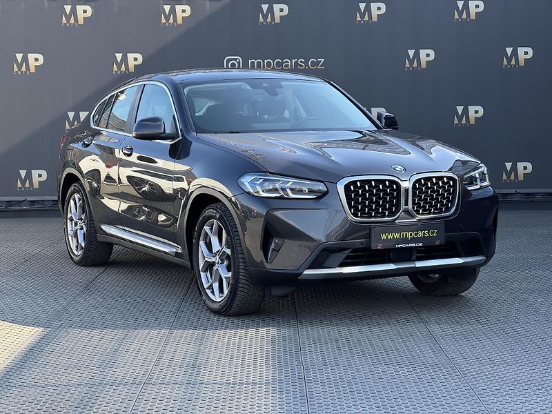 BMW X4 (2023) 2.0 xDrive20d, PANO, DPH, WIFI - fotka 3 z 44