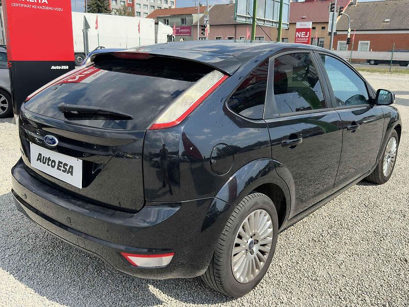 Ford Focus (2010) 2.0 16V, AC, tempo - fotka 4 z 17