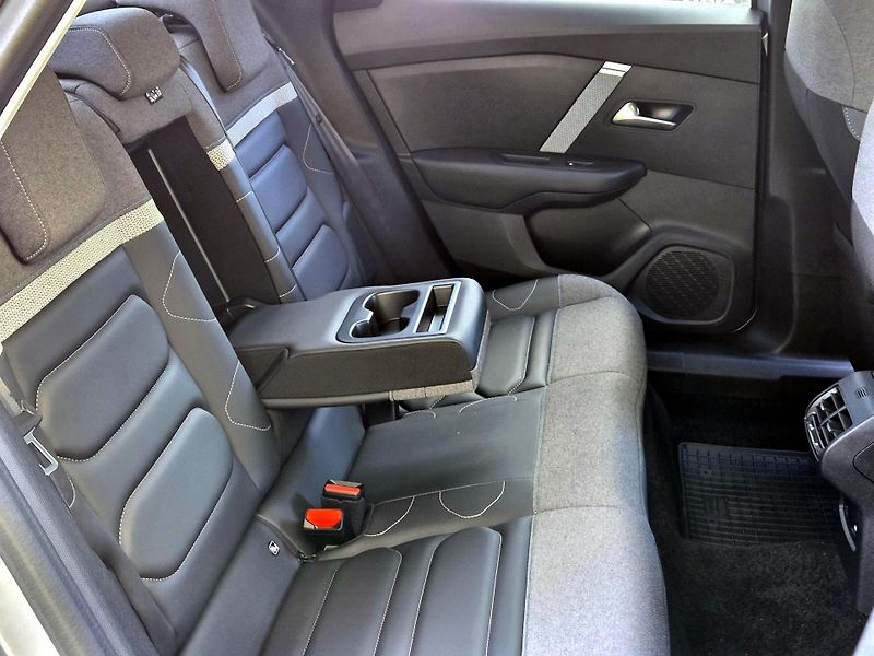 Citroën C4 X T Shine 96kW AT8 SERV.KN*      - fotka 18 z 42