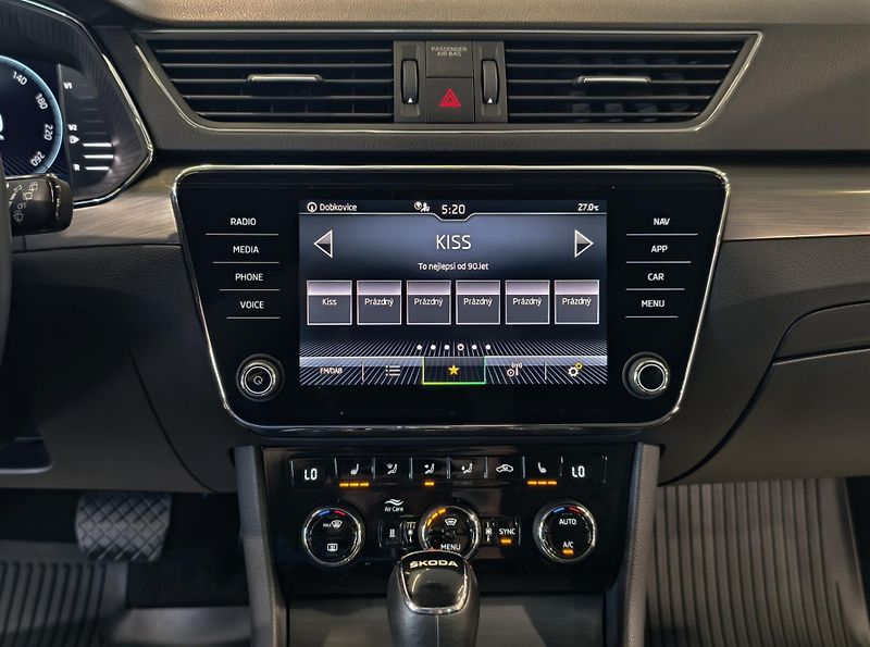 Škoda Superb 2.0 TDi DSG STYLE, ACC, KAMERA - fotka 13 z 25