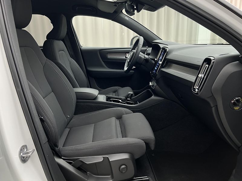 Volvo XC40 RECHARGE PLUS TWIN ENGINE AUT - fotka 18 z 43