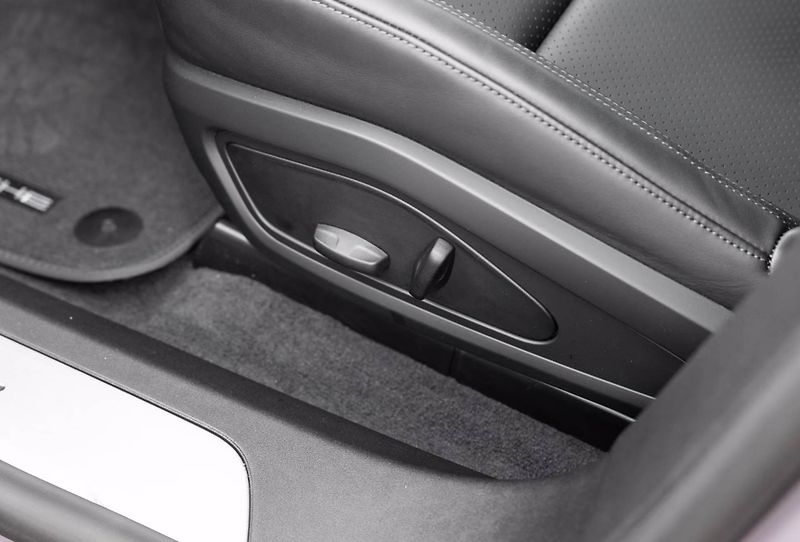 Porsche Taycan Sport Turismo ACC 360 BOSE Mat - fotka 12 z 20