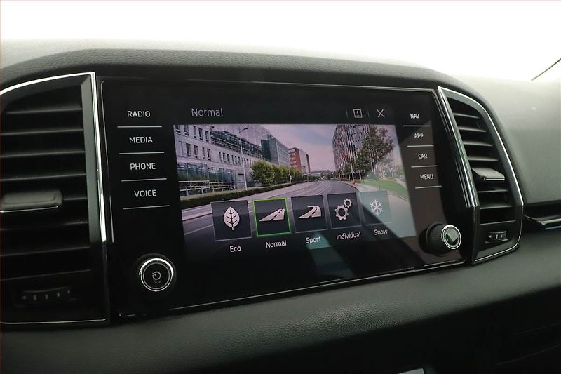 Škoda Karoq (2019) Scout 2.0 TDI, 4X4, ČR,1.maj - fotka 12 z 14