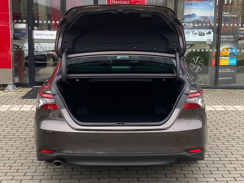 Toyota Camry 2,5 Hybrid Executive - fotka 7 z 30