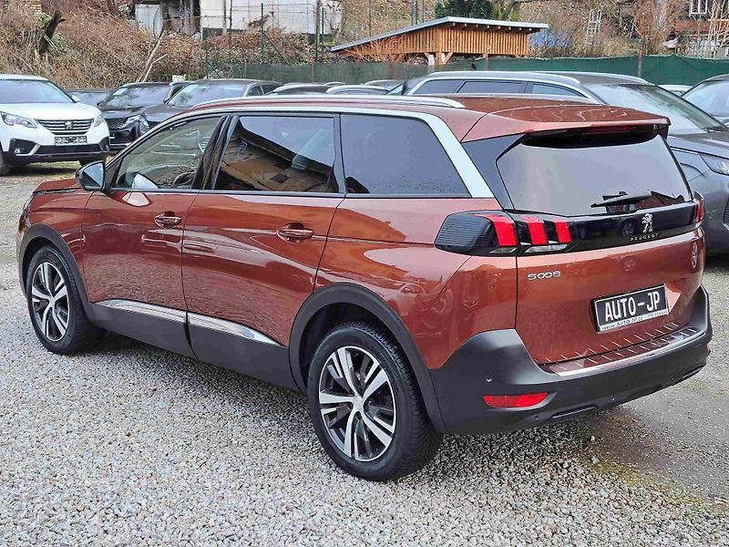 Peugeot 5008 (2023) 1,5 HDI  EAT8 ALLURE  LED NAVI - fotka 5 z 21