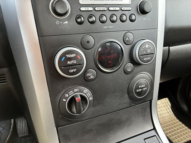 Suzuki Grand Vitara 2.4 VVT 124kW AT JLX-E Limited - fotka 17 z 19