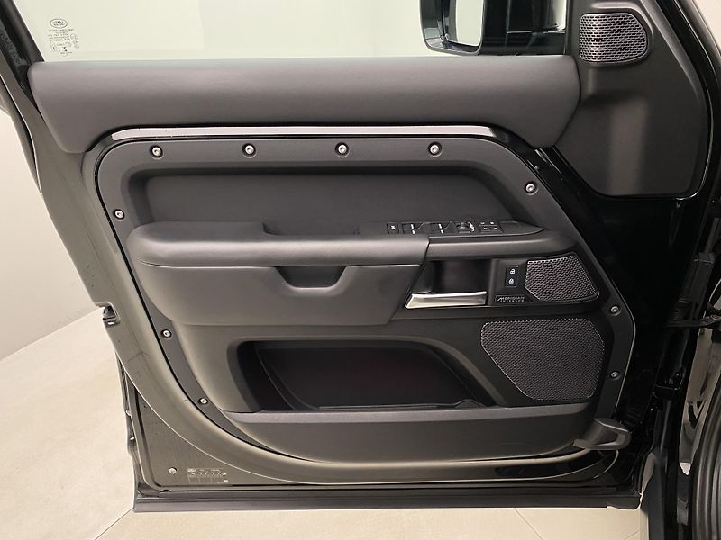 Land Rover Defender 110 P525 V8 EDITION AWD AUT CZ - fotka 7 z 58