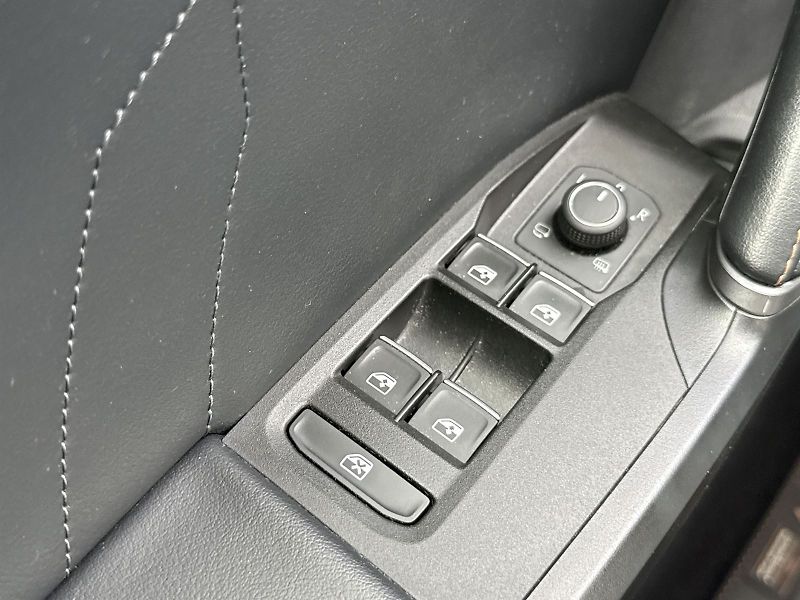 Cupra Leon (2021) SP 2.0 TSI 4Drive DSG VZ - fotka 17 z 30