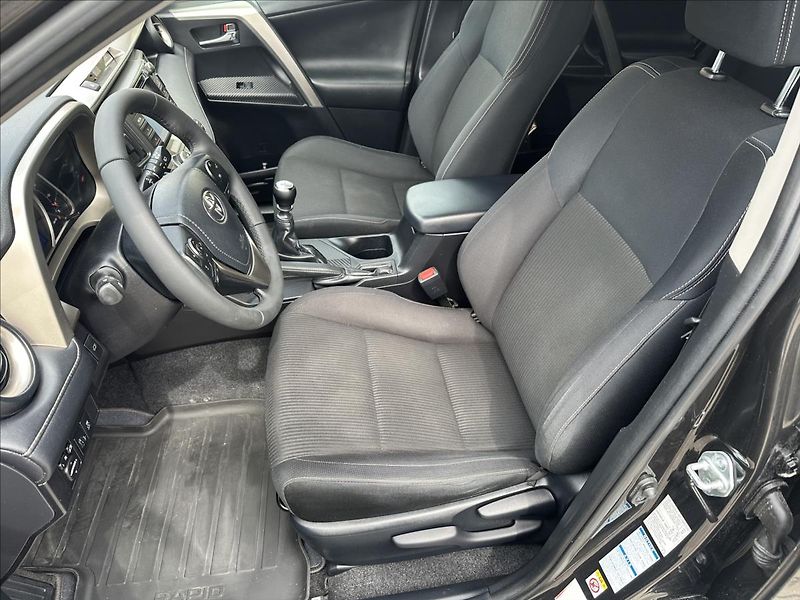 Toyota RAV4 2,0 4x4 TAŽNÉ - fotka 12 z 24
