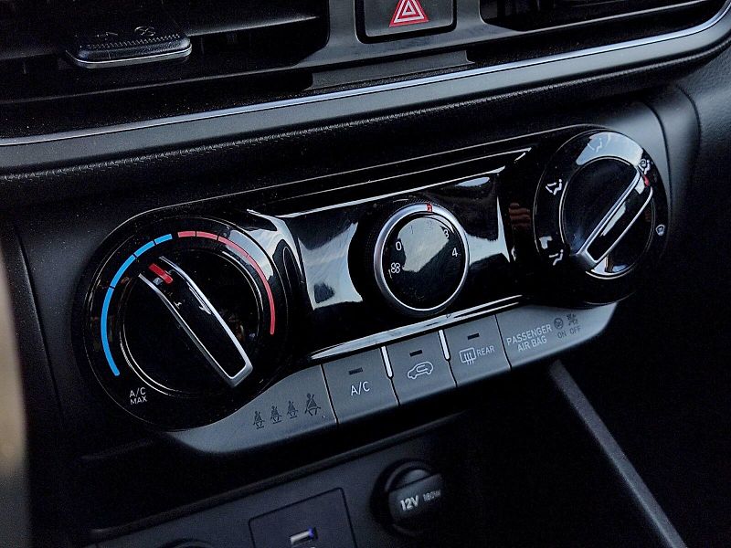 Hyundai Kona (2023) 1,0 T-GDi 88 Kw - fotka 26 z 38