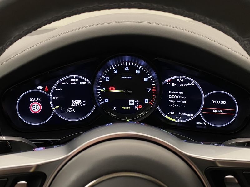 Porsche Cayenne E-HYBRID 250kW AWD AUT CZ - fotka 27 z 111