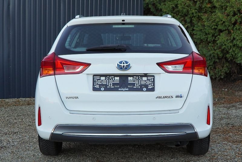 Toyota Auris 1.8 HYBRID ACTIVE+ - fotka 10 z 24