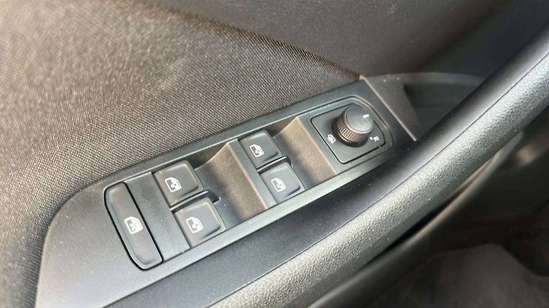 Škoda Scala Selection 1,0 TSI 85kW MT6/Y69 - fotka 17 z 24