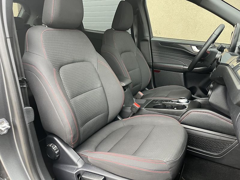 Ford Kuga (2023) 2.5 Plug-in Hybrid, ST-Line  - fotka 12 z 44