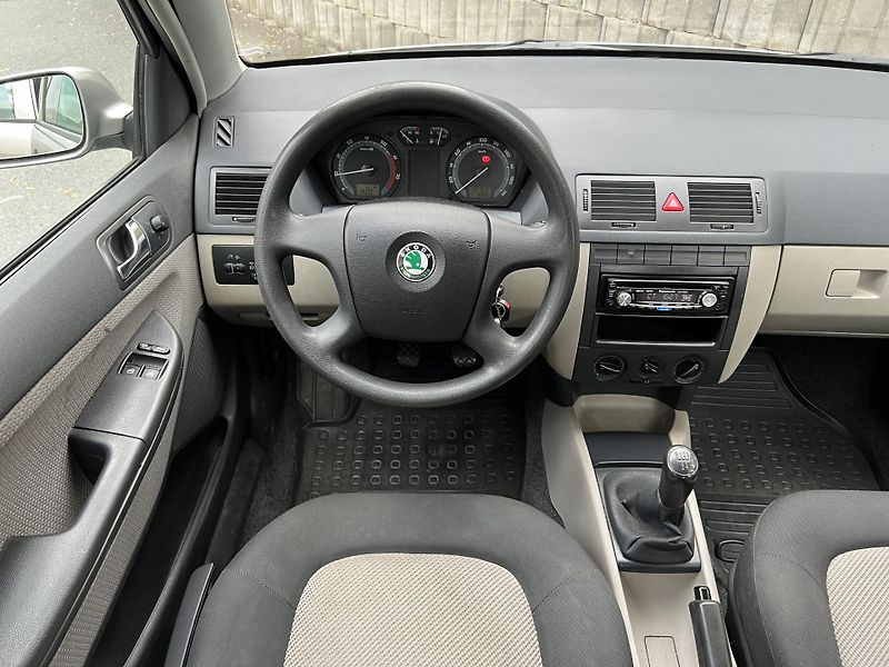 Škoda Fabia 1.2 HTP 121000KM BEZ KOROZE - fotka 10 z 14
