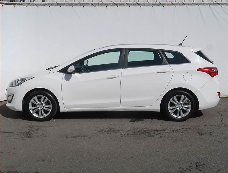 Hyundai i30 (2014) Weekend 1.6 MPI, Serv.kniha - fotka 3 z 17