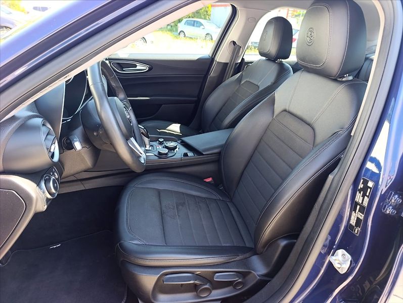 Alfa Romeo Giulia 2,2 JTD Automat Navi ,Tempomat - fotka 13 z 33