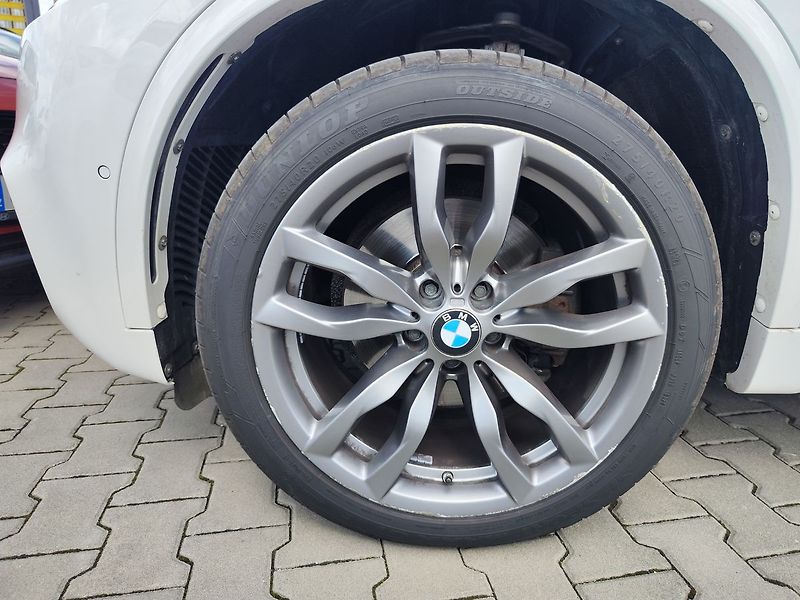 BMW X5 3.0/230kW xDrive40d - fotka 40 z 40