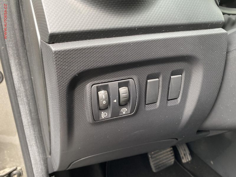 Renault Captur (2015) 1.2 TCe, Intense, AT, TZ - fotka 15 z 18