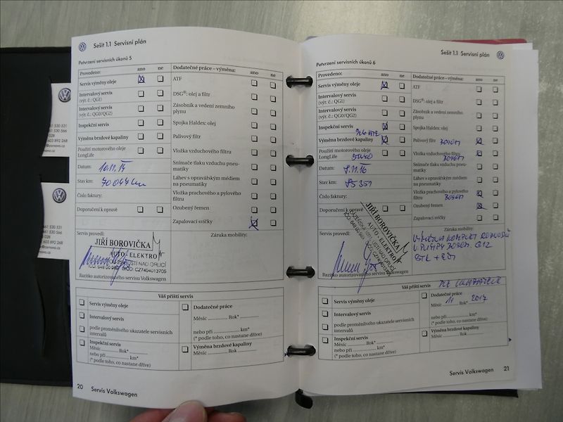 Volkswagen Golf 1,4 i16V serviska,ČR,2.majitel - fotka 44 z 49