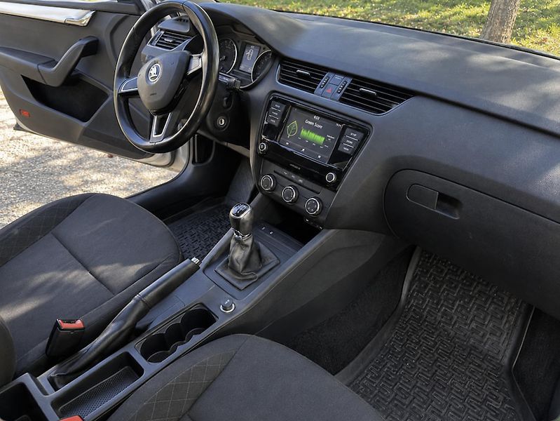 Škoda Octavia (2017) 1.6 TDI 85 kW ve skvělém stavu - fotka 12 z 12