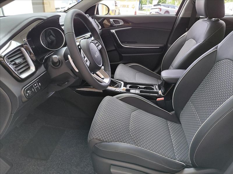 Kia XCeed (2026) 1,6   T-GDI 7DCT EXCLUSIVE - fotka 9 z 13