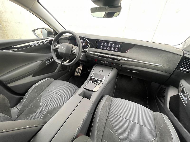 DS Automobiles DS N°4 (2026) ETOILE HYBRID 145 - fotka 8 z 31