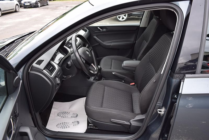 Škoda Rapid (2017) 1.2TSI 81kw ED. DRIVE XEN TAŽ  - fotka 19 z 44