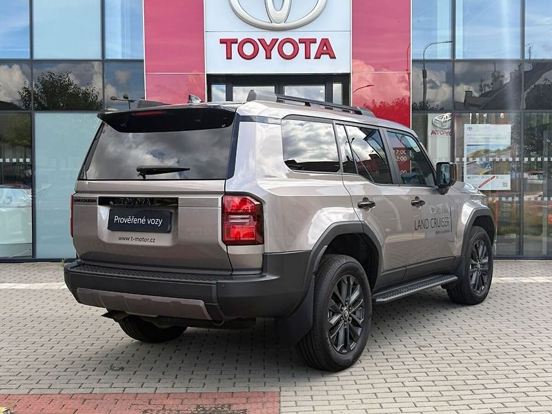 Toyota Land Cruiser 2.8 Executive - fotka 3 z 21