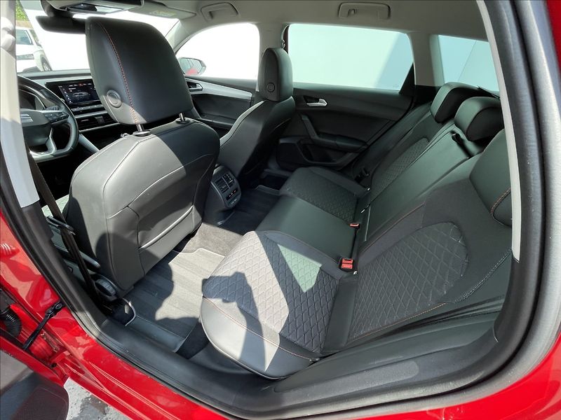 Seat Leon 1,5 TSI Combi FR ST KESSY+PDC - fotka 16 z 22