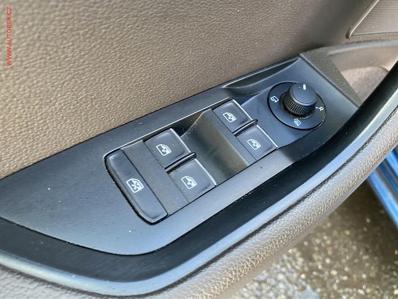 Škoda Superb (2015) 2.0 TSi 4x4, L&K, DSG, TZ - fotka 13 z 19