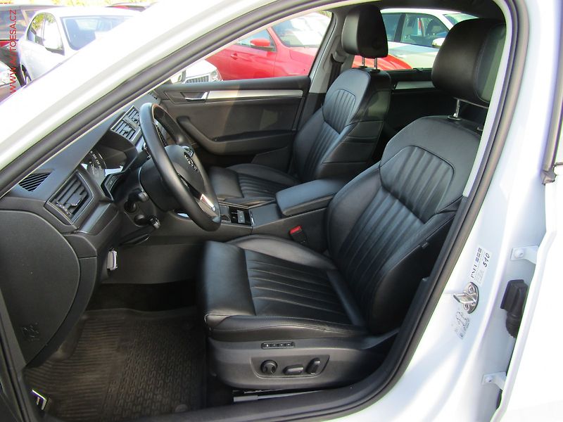 Škoda Superb (2018) 2.0 TDi, ČR, Style, kůže - fotka 9 z 22