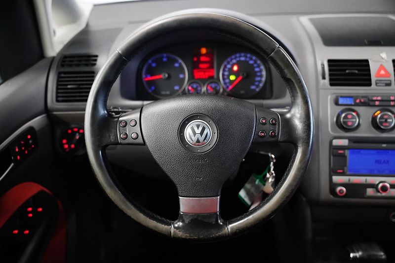 Volkswagen Touran - fotka 18 z 25