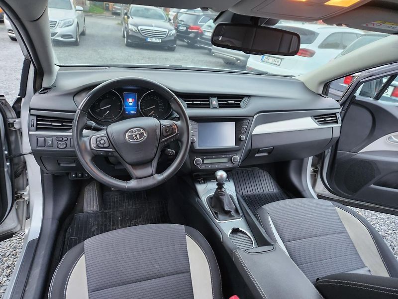 Toyota Avensis 2.0 D-4D Navi Kamera  - fotka 11 z 18