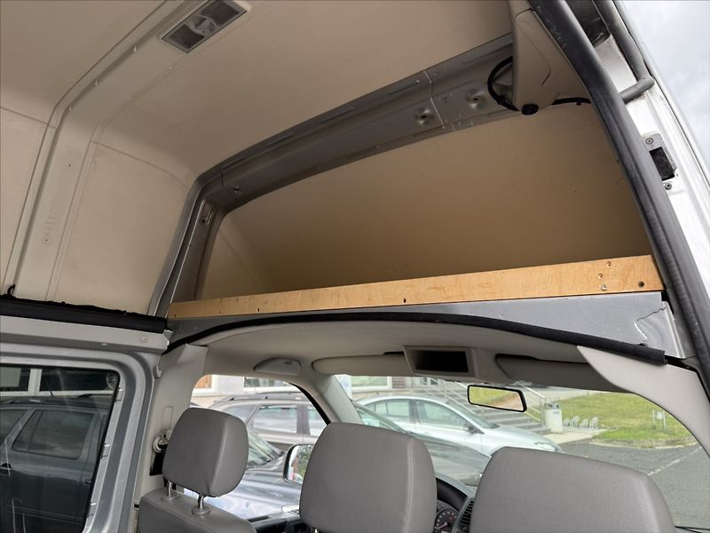 Volkswagen Transporter 2,5   TDI LONG 9 MÍST TAŽNÉ - fotka 18 z 21